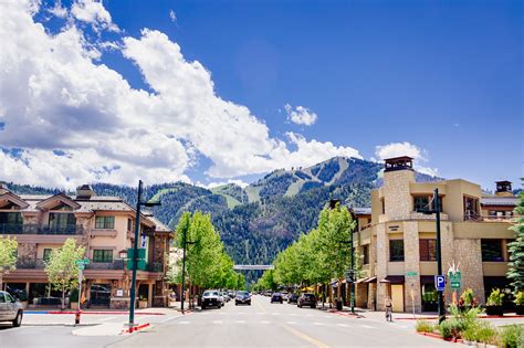 Sun Valley .